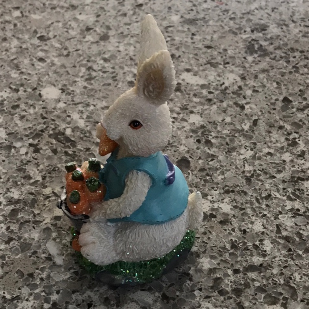 White and Orange Small Collectable Rabbit Figure with Carrot - Picture 4 of 5